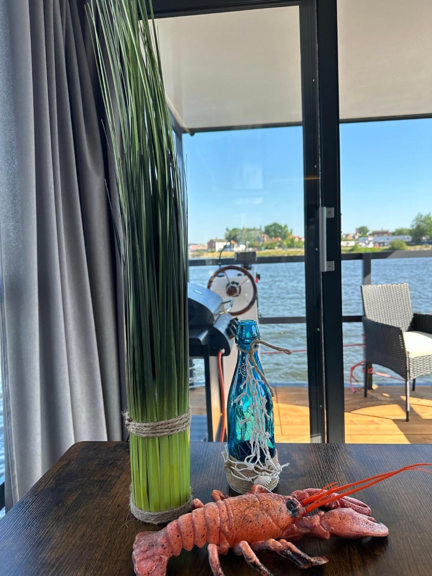 Premium Hausboot Trave Traum Apartment ลูเบค ภายนอก รูปภาพ