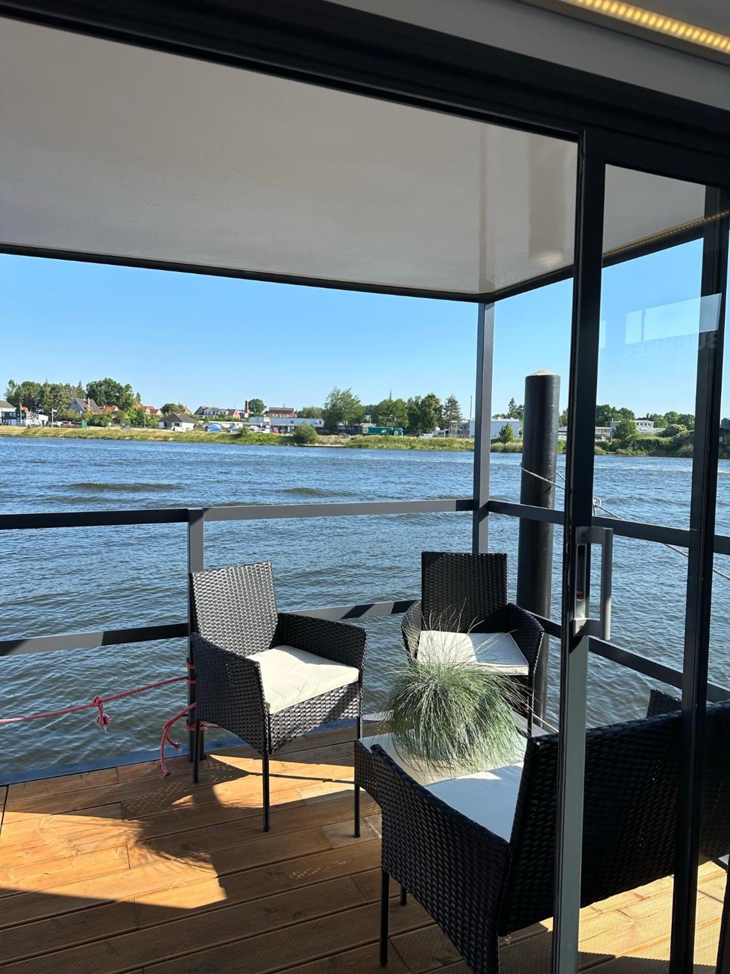 Premium Hausboot Trave Traum Apartment ลูเบค ภายนอก รูปภาพ