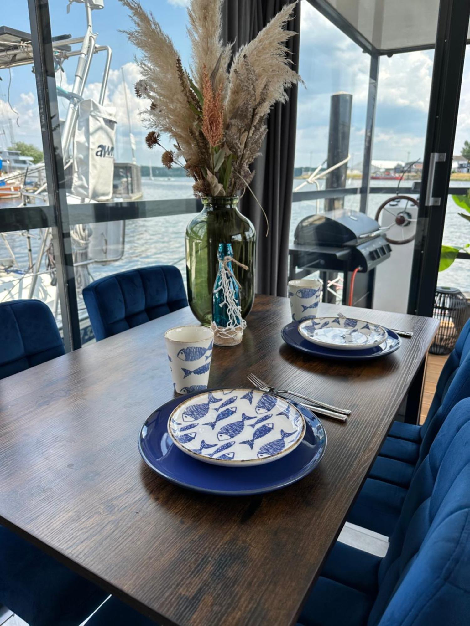 Premium Hausboot Trave Traum Apartment ลูเบค ภายนอก รูปภาพ