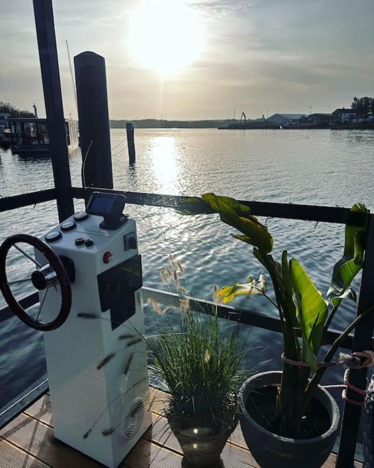 Premium Hausboot Trave Traum Apartment ลูเบค ภายนอก รูปภาพ